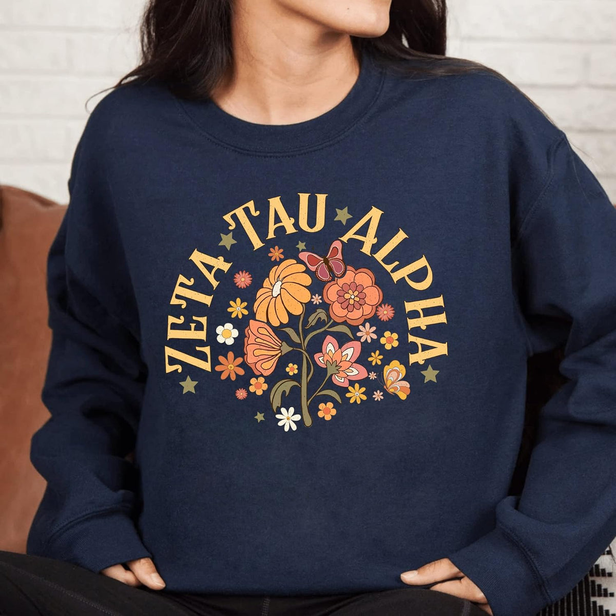 Alpha Delta Pi Sweatshirt mit Retro-Blumenmuster 